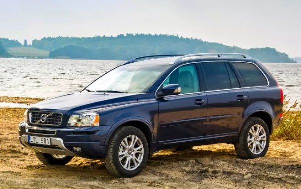 Дължина - 4807 мм, просвет - 218 мм.

Богатото оборудване и премиум-материалите са сред предимствата на модела, а също така и голяма гама от двигатели. Атмосферният 3.2 (243 к.с.) се счита за най-добър, докато най-мощният &ndash; 4.4 V8, не се слави с голям ресурс, като е  труден и скъп за ремонт. Най-масов е бензиновият 2.5 с турбо (210 к.с.), като той е с 5 цилиндъра и изкарва 300 000 км.

При него понякога се запушва вентилацията на картера, фазопревключвателите се повреждат, а уплътненията текат. Ангренажният ремък невинаги издържа на обещаните 120 000 км, докато водната помпа, термостатът, горивната помпа са непредвидими. 

Петцилиндровият дизел 2.4 (три версии, 163&ndash;200 к.с.) е един от най-добрите в света, но само до пробег от 200 000 км. Сред слабите места са вихрови клапи, задвижващият механизъм на турбината, обтегачът на ремъци и хидравлични повдигачи. Въпреки това, с перфектно обслужване, изкарва 400 000 км.

Автоматът Aisin TF-80SD не поднася неприятни изненади, като изкарва 300 000 км. Каросерията е висока устойчивост на корозия, но шасито не особено здраво, като това се отнася за лагерите на колелата, &bdquo;сайлент-блоковете&ldquo; и кормилните пръти. Електрониката също е капризна, като ремонтите (не само на нея) са скъпи.