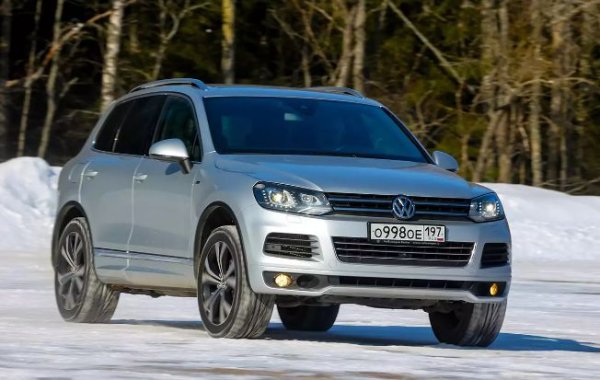 Дължина &ndash; 4861 мм, просвет - 200 мм. 

Автомобилите с бензинов двигател и дизелов двигател на пазара на употребявани автомобили са приблизително равни, но дизеловите са по-скъпи. Атмосферният 3.6 (249 к.с.) е доста надежден, притеснява само със сажди по клапаните и издържа 350 000 км. Ангренажната верига изкарва 200 000 км, но трябва да се внимава с качеството на гориво. 

Шестцилиндровите дизелови двигатели от серията EA897&thinsp;3.0 (204&ndash;245 к.с.) имат приблизително същия ресурс. При тях проблемите се проявяват с възрастта, като се свеждат до замърсяване на горивната система, EGR клапана и филтъра за твърди частици. Не се препоръчват редки бензинови V8 4.2 (360 к.с.), дизел 3.0 TDI серия EA896 (до 2011 г.) и дизелов V8 4.2 (340 к.с.). Те са по-малко надеждни и изключително скъпи за ремонт. Както и компресорният 3.0 в хибриден вариант, който гълта много масло.

Всички двигатели се задвижват от 8-степенна адаптирана скоростна кутия Aisin TR-80SD. Много надежднd и дори без смяна на масло изминава 200 000 км. Въздушно окачване, което е минало над 120 000 км, е лоша идея. Електрониката и електрическата система може да поднесат неприятни изненади. Резервите части са скъпи, ремонтът също, така че се препоръчват възможно най-простите варианти. 