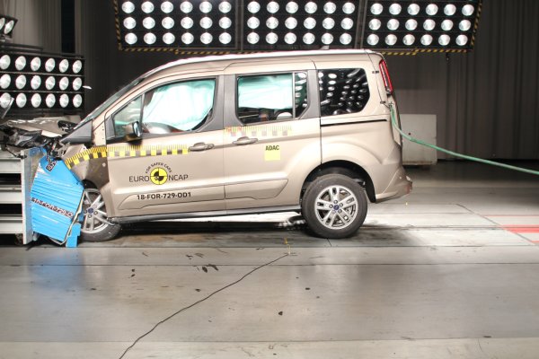 Моделът на Ford спечели максимална оценка, след като защитата на възрастните в автомобила получи 92%, а тази на децата в автомобила &ndash; 79%. Защитата на пешеходците при MPV-модела е 65%, докато работата на електронните системи за безопасност е оценена на 75%.