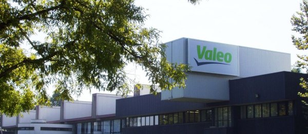 Френската компания за автомобилни части Valeo планира да съкрати около 1000 работни места в Европа. Усилията за преструктуриране ще доведат до затварянето на два френски завода на компанията.
