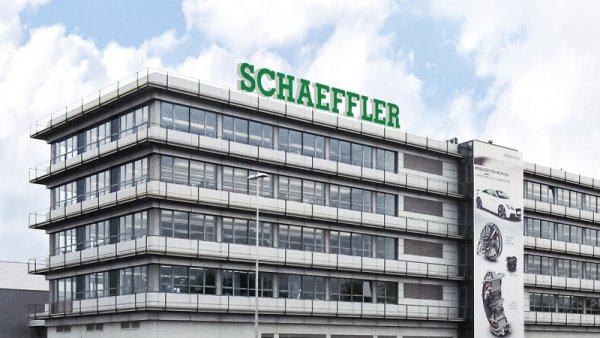 Германският производител на автомобилни части Schaeffler, засегнат от слабо търсене от страна на автомобилни и промишлени клиенти, обяви, че планира да съкрати 4700 работни места, предимно в Германия. Усилията за преструктуриране на компанията ще включват и затваряне на заводи в Австрия и Великобритания.
