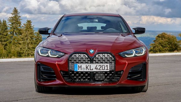 При този модел решетката на радиатора претърпя развитие във вертикална посока, като това решение стана причина за много дискусии сред феновете на марката. Определено доста интересно решение, което баварският производител смята да използва и занапред. А това обещава още изненади и спорове.