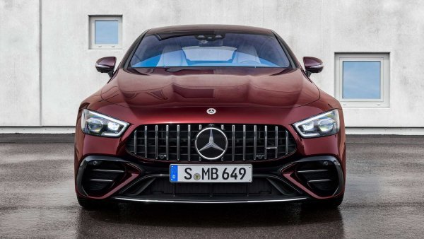 Специално отбелязване заслужава и решетката Panamericana, която е поставена на обновения Mercedes-AMG GT Coupé4. Това дизайнерско решение дебютира в следвоенния период при състезателните версии на 300 SL, който с тази решетка спечели Carrera Panamericana  през 1952 г. Решетката беше възстановена през 2018 г.