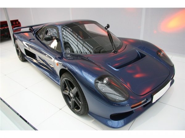 Това е Ascari Ecosse на автосалона в Essen 2008