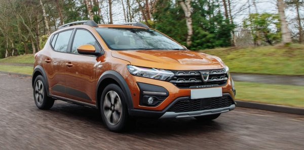 Вдъхновен от успеха на Sandero Stepway, Dacia Stepway ще се превърне в пълноценен SUV от B-сегмента. По-достъпен от Duster, той ще предлага разнообразие от двигатели: двигател на бензин/пропан-бутан с мощност 100 к.с., 1.6-литров хибрид с мощност 140 к.с. и 1.8-литров хибрид с мощност 155 к.с. Представянето на модела е планирано за първата половина на 2026 г.
