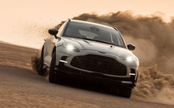 Този модел съчетава британски стил и огромна мощност. Под капака му е поставен 4,0-литров V8 двигател с двойно турбо M177 на Mercedes-AMG, който, както и личи и от името, доставя цели 707 к.с. Съчетан е с автоматична скоростна кутия MCT 9G-Tronic, която също е разработка на спортното подразделение на Mercedes.
