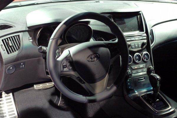 Детройт 2012 - Hyundai Genesis Coupe