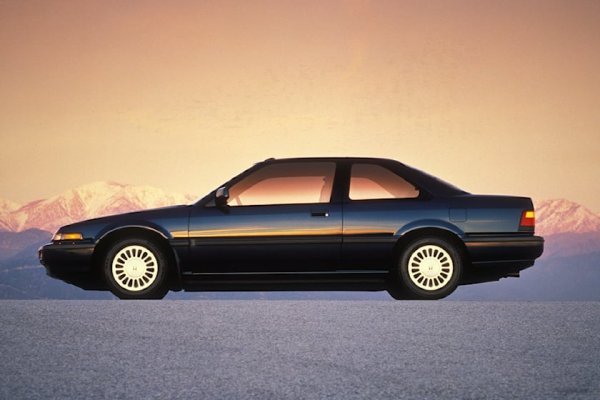 Подобно на Camry, третото поколение на Honda Accord записа огромен успех през 90-те години. Някои бройки от модела изминаха над милион километра, като една от тях дори прескочи границата от милион мили (1,6 млн км) през 2011 г.