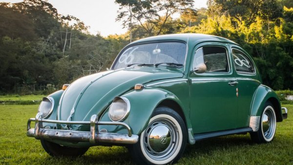 За легендарния германски модел се твърди, че може да бъде &bdquo;убит&ldquo; единствено от ръжда или от по-сериозна катастрофа. Неслучайно Beetle е и сред автомобилите, продадени в най-голям тираж &ndash; над 20 млн. за целия му живот.