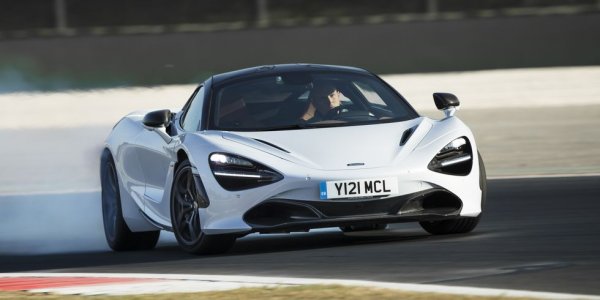 Новият 720S е изключително мощен и бърз и отстъпва със съвсем малко на невероятния Р1, което е страхотно постижение за сериен автомобил.