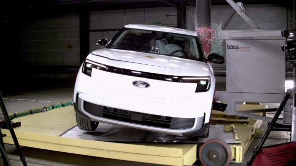 Ford Explorer също печели 5-те звезди с отличните 89%, дадени на защитата на възрастните пътници. 86% за защитата на децата също е добра.

С 81% е оценена защита на пешеходци и велосипедисти, което също е висок резултат, докато 72%, дадени на системите за безопасност ADAS, показват добрата работа, свършена от Ford.
