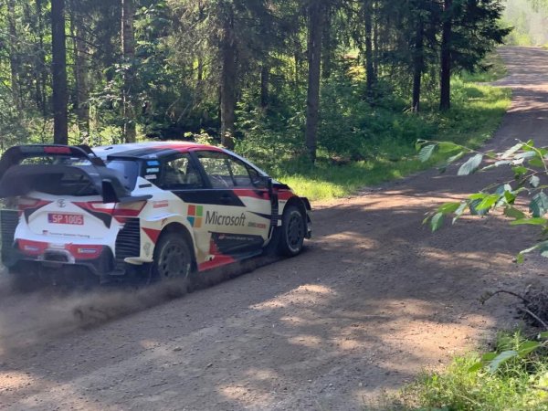 Пилотът на Mercedes Валтери Ботас тества автомобил от световния рали шампионат - Toyota Yaris WRC, в родната си Финландия.