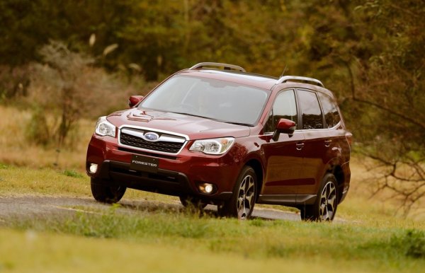Subaru Forester е един от онези кросоувъри, които първоначално са проектирани с оглед на лошо покритие и трудни метеорологични условия. Настоящият Forester използва Symmetrical AWD като стандарт, а просветът на обикновените версии е около 221 мм. В офроуд версията на Wilderness той е увеличен до 236 мм.

Задвижването на всички колела в Forester работи постоянно, а системата X-MODE помага на хлъзгави и неравни повърхности. Недостатъкът е, че Subaru може да бъде по-скъп за поддръжка и трябва да бъдете особено внимателни при избора на употребяван автомобил.