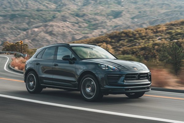 Още един германски модел, който обаче едва ли е изненада за някого. Няма как списък от забавни за шофиране автомобили да мине без Porsche. Дори базовата версия на Macan дава по-добро усещане за спортна кола, отколоко за SUV. Освен това, този автомобил е удобен за петима души и предлага богато оборудване. Версията Macan T получава повечето подобрения в управлението, които се срещат при Macan S и GTS, но се придържа към базовия 2,0-литров с турбокомпресор и 261 к.с.