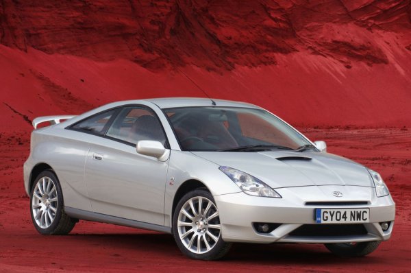 Последното седмо поколение на Celica вече няма много общо с предшествениците си. Автомобилът се предлага само във версия лифтбек, с предно задвижване и два двигателя. Механичните скоростни кутии са 5- или 6-степенна, предлага се и автоматик с 4 предавки.

През 2004 година, Toyota обявява спирането на продажбите в Северна Америка заради огромен спад в продажбите. Ситуацията е сходна и по останалите пазари и в крайна сметка през 2006 производството на иначе легендарния модел е прекратено.