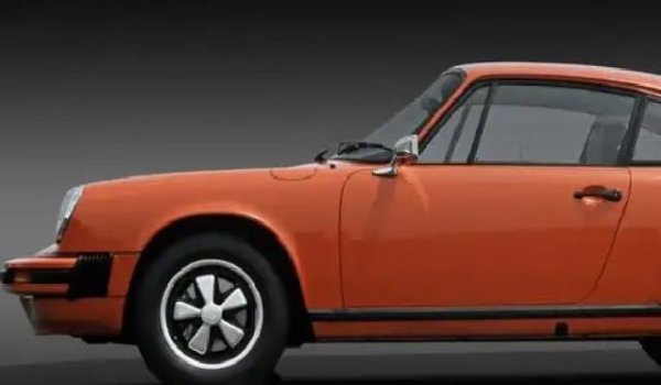 Произходът на класическите алуминиеви джанти на Porsche Fuchs се връща към Втората световна война, когато Porsche и производителят на колела Otto Fuchs Metall работят заедно върху страховития танк Panzer VI/Tiger I. Така че, когато производителят на автомобили се нуждае от нова олекотена джанта за своя 911 S от 1966 г., Fuchs беше очевидният партньор. Той предлага изцяло нов производствен процес, за да произведе кована алуминиева джанта, която можеше да се справи с напреженията на автомобил с висока производителност.

Простият, елегантен дизайн с пет спици е създаден от дизайнера на Porsche Хайнрих Кли и води до 3 кг спестяване на тегло от всяко колело на 911 S. Производството има 58 отделни процеса за всяко колело,  но формата е издържана и е ключова характеристика на модела 911 Sport Classic от 2014 г., както и се използва и при други модели на Porsche като 914 и 944.