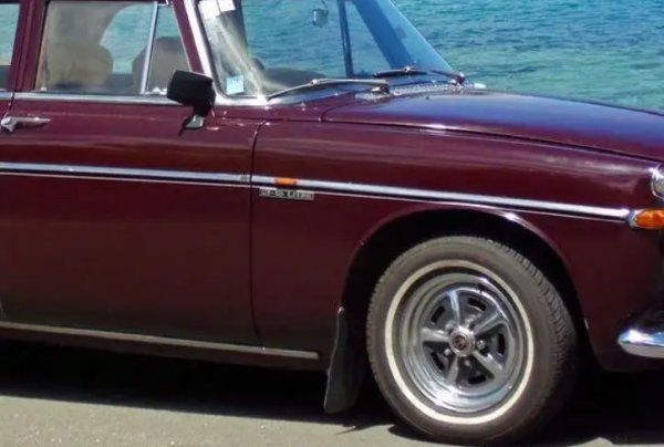 Колелото Rostyle се използва за всякакъв вид автомобили - от американски  muscle-cars до изящния Rover P5B. Известен като Magnum 500 в САЩ, той е произведен по лиценз във Великобритания от Rubery Owen, като се доставя както на Ford, така и на Vauxhall, както и на многото клонинги на това, което се превърна в Leyland в края на 60-те години.

Rostyle е направен умишлено да изглежда като алуминиева джанта, но всъщност е от пресована стоманена част. Повдигнатите спици са завършени в алуминиево сиво, а останалите в черно, за да придадат вид на по-скъпа джанта. P5B на Rover беше първият автомобил във Великобритания, предлаган с това колело, а Range Rover - последният през 1986 г.