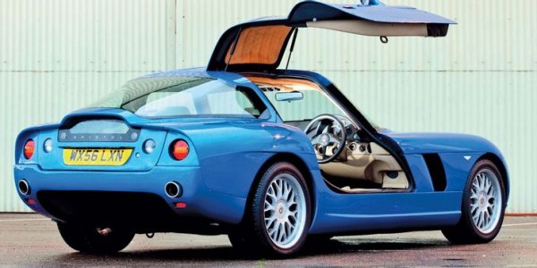 Под необичайния, но добре изглеждащ екстериор, е поставен V10 двигател от Dodge Viper, който при базовия Fighter развива 525 конски сили. От топ-версията - Fighter T, трябваше да бъде произведени 1000 бройки, но продажбите бяха твърде малко и компанията фалира през 2011 година.