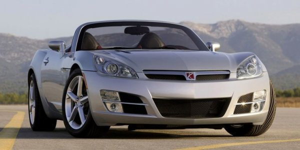 В началото 2000-те години General Motors предлага няколко такива автомобила - Pontiac Solstice, Opel GT и Daewoo G2X. Те са почти еднакви със Saturn Sky, който е проектиран за конкурент на Mazda MX-5, като дори задминава японски модел по няколко показателя.