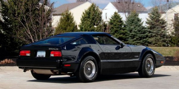 Моделът SV-1 изглежда като събиране на едно място на DeLorean, Pontiac Fiero и Chevrolet Corvette C3, като създателите му залагат не само на спортно поведение, но и на висока безопасност. Проблемът му беше в двигателите - първо V8 на Chrysler, а след това и V8 на Ford, които не бяха особено динамични и бързи.