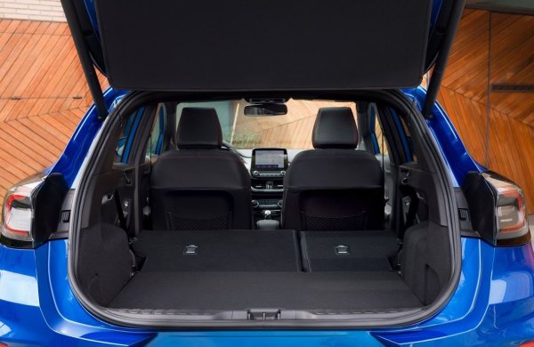 Задните спирачни дискове ръждясват сравнително бързо, особено при автомобили, които рядко се използват за по-дълги маршрути, където спирачките работят по-интензивно и почистват повърхността от ръжда. 

Откритите заварки в задните арки на колелата и незащитените фабрични ламаринени ръбове около предните колела привличат корозия, особено при автомобили, използвани през зимата. По време на проверката си струва да отделите момент, за да разгледате тези места.