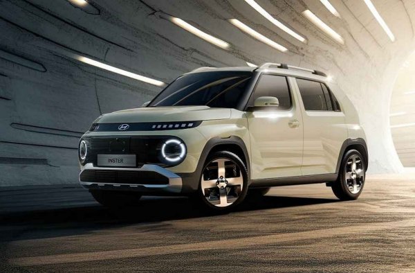 Донякъде парадоксално, малкият Inster, който отстъпи на Kia EV3 в битката за кола на годината, я изпревари в отделната категория само за електрически модели. 
