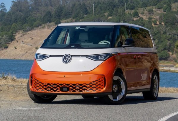 Наградата за дизайн може да ви се струва закъсняла - eлектрическият микробус на VW излезе на нашия пазар преди повече от две години. Но лансирането му в Северна Америка се позабави, затова той участва през 2025. 

