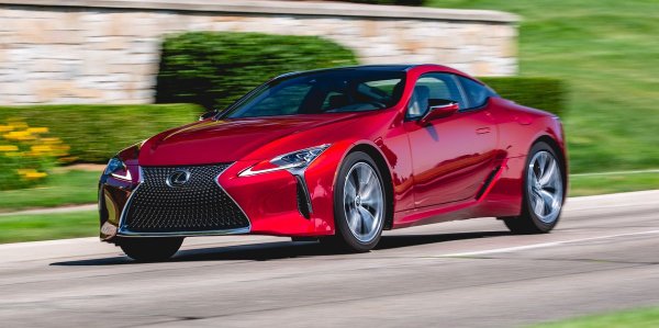 В класацията попада и още един спортен модел на японската марка. Това е купето Lexus LC500, който е и най-скъпият модел в гамата на бранда към момента. В САЩ автомобилът струва минимум 92 500 долара.
