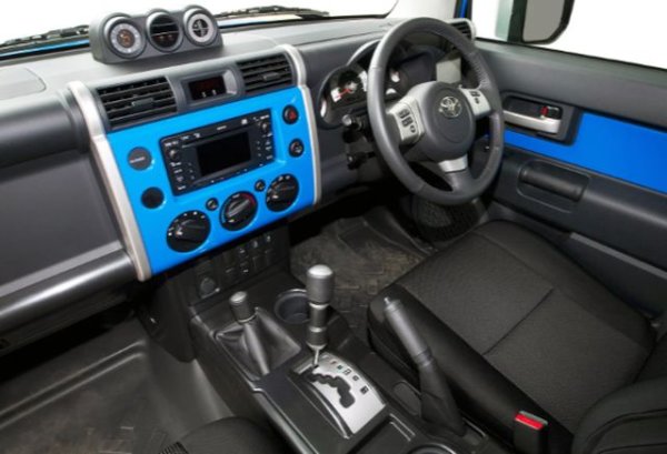 В Toyota тази петстепенна скоростна кутия се нарича A750E и A750F, а при автомобилите на Mitsubishi се обозначава с индекс 5AWF. „Автоматичният“ Aisin TB-50LS далеч не е нов - за първи път тази трансмисия се появи на автомобили през 2003 г. Най-често той беше поставян на модели с V6 двигатели - Mitsubishi Pajero и пикапа L200, Toyota Land Cruiser, FJ Cruiser и Fortuner. Пикапът Toyota Hilux и Suzuki Grand Vitara също бяха оборудвани с него.

Според мнозина, това не е най-добрият „автоматик“ по отношение на икономичност, загуби при трансмисията и точност на контрола на сцеплението, но ресурсът на петстепенната кутия Aisin TB-50LS е сериозен. Твърди се, че тази кутия не трябва да се обслужва,  но не е точно така. Ако маслото се сменя от време на време, този автоматик изкарва над 500 000 км.