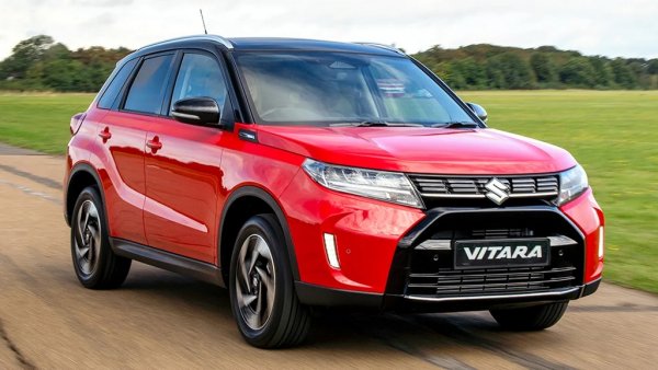 На годишна база: -4% спад

Дилърите на Suzuki в България понесоха тежък удар с изтеглянето на бестселъра Jimny от европейските пазари. Малкият градски модел Ignis също отпадна от сметките. Останала на практика с три модела, марката не се справя чак толкова зле - само 4% спад спрямо миналата година. От миналия месец към гамата се добави и четвърти модел - електрическата версия на Vitara, но тя надали ще повлияе съществено на продажбите. С оглед на задаващите се отзад китайски конкуренти, не очакваме Suzuki да остане в Топ 20 още дълго. 

Най-продавани модели:
Vitara - 102
S-Cross - 81
Swift - 36
E-Vitara - 1
