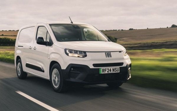 На годишна база: 107% ръст

След няколко години на пропадане Fiat най-сетне тръгва нагоре. Но основният принос за удвояването на продажбите не е на обновената гама леки автомобили, начело с Grande Panda, а на лекотоварния Doblo и на корпоративни сделки, увеличили регистрациите му над пет пъти спрямо същия период на миналата година. 

Най-продавани модели:
Fiat Doblo - 139
Fiat Grande Panda - 62
Fiat Ducato - 45
Fiat 600 - 33
