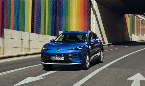 На годишна база: 1% ръст
Tiguan и T-Roc делят първото място като най-търсените модели на VW, като първият има 14% ръст на годишна база, докато новото поколение на T-Roc още не е успяло да догони продажбите на старото (-26%). Спадът при Golf се компенсира от еквивалентен ръст при Passat и Taigo, а продажбите на Tayron са скочили със 173% на годишна база. 

Най-продавани модели:
T-Roc - 198
Tiguan - 198
Caddy - 166
Taigo - 151
Golf - 149
Tayron - 131
Passat - 124
