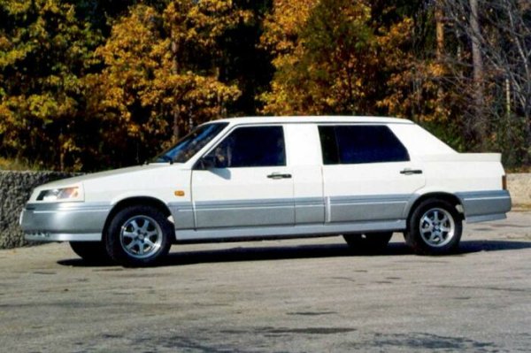 През 1993 г. Самарската компания с името „Мастър-Дизайн“ представя първия си тунингован автомобил. Колата е позиционирана, като луксозна и се нарича Amadeo-500. Автомобилът е пълен с различни екстри, като е направен и чип-тунинг на мотора, който си е стандартния 1.6-литров двигател с мощност 88 конски сили от оригиналната Lada Samara, на базата на която е направена и колата Амадео-500.
