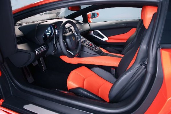 Lamborghini Aventador LP700-4