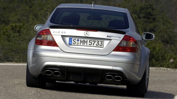 От този модел са направени само 500 бройки, като всички те са с регулируемо окачване. Задните седалки са премахнати, а благодарение на използването на карбон теглото е намалено допълнително.