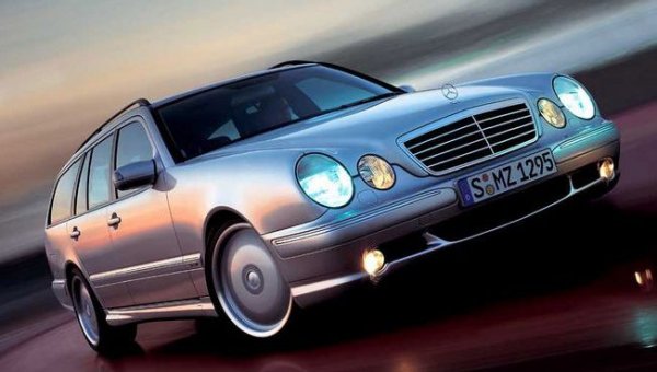 Този автомобил е отговорът на Mercedes на BMW M5. Всъщност, E-Class AMG винаги е бил брутален за шофиране, благодарение на огромната си мощност и впечатляващо управление. Поколението W210 от края на 90-те е най-добрият пример за това.