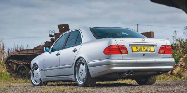 Под капака на модела е поставен 5,4-литров V8, произвеждащ 354 конски сили. Ускорението от 0 до 100 км/ч отнема 5,4 секунди. А за хората, които търсят и някаква практичност, се предлага и комби-версия на модела.