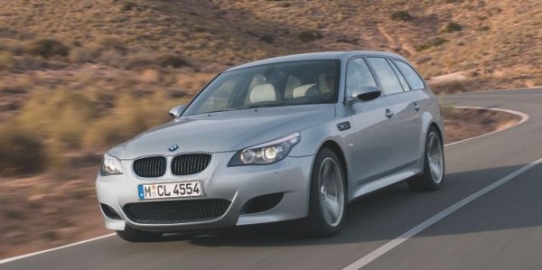 Ако BMW M5 (Е39) е най-приятното за каране поколение на модела, то E60 и E61 със сигурност е най-лудото. То се задвижва от атмосферен V10 двигател с 508 конски сили и може да развие максимална скорост от 306 км/ч.