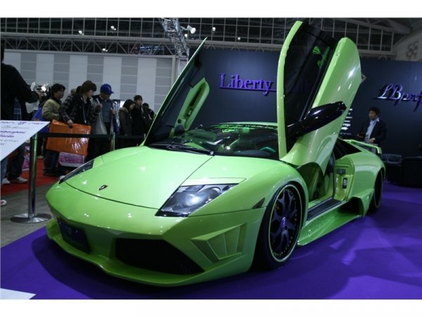 Доработено Murcielago LP640 от Liberty Walk & LB Performance, снабдено с регулируемо окачване / Токио 2009