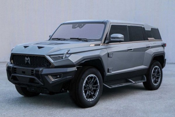 Още един продукт на Dongfeng, и по-точно на новообособената дъщерна марка за високопроходими автомобили. Това е изцяло електрически всъдеход с 33.5 см минимален просвет в офроуд режим, с 1088 конски сили максимална мощност и 1400 нютонметра максимален въртящ момент. Предстои дебютът му и в България, като цената ще е вероятно над 250,000 лева. Основната причина за нея е, че M-Hero 917 има една от най-големите батерии в автомобилния свят - с използваем капацитет 142.7 киловатчаса (за сравнение батерията на новия електрически Rolls-Royce Spectre е с капацитет 102 кВтч). 
