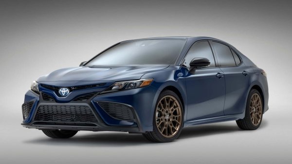 Всеки лидер има съперник, като Honda Accord той винаги е бил Toyota Camry. Не е изненадващо, че данните за дълголетието показват почти идентични резултати между двете, като Camry води напред по надеждност по много от същите причини. Той остава много здрав седан, който няма да подведе собственика си.