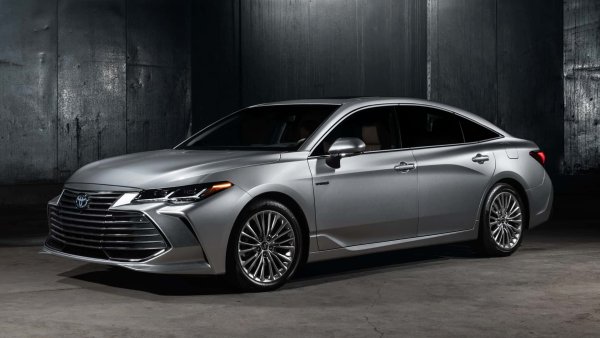 Toyota Avalon Hybrid споделя своята платформа с Lexus ES Hybrid и осигурява също толкова впечатляваща надеждност – доказателство за изискания дизайн на икономичното задвижване. Въпреки че производството приключи след 2022, купувачите все още могат да намерят сертифицирани употребявани примери, често с допълнителното спокойствие на удължена гаранция.