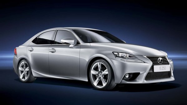 Lexus IS е един от най-дълго работещите нови автомобили, които все още се предлагат днес, като актуализацията от 2026 ще го задържи на пътя още няколко години напред. Съчетавайки солидно шаси с изключително качество на изработка, той разполага с кабина, облицована с разкошна кожа и заредена с луксозни удобства. IS се откроява по много причини, но несравнимата надеждност я поставя на върха на списъка с голяма разлика.