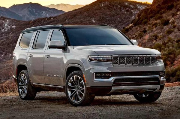 Марката Jeep отговори на луксозните пълноразмерни модели на General Motors и Ford с огромен всъдеход с много специфичен дизайн и историческо име. Той също се модернизира в съответствие с тенденциите.

Ако първоначално Grand Wagoneer беше оборудван със заслужен естествено аспириран 6,4-литров Hemi V8, сега той има под капака си само по-мощен и икономичен редови 3-литров 6-цилиндров Hurricane с два турбокомпресора, който развива мощност от 510 к.с.
