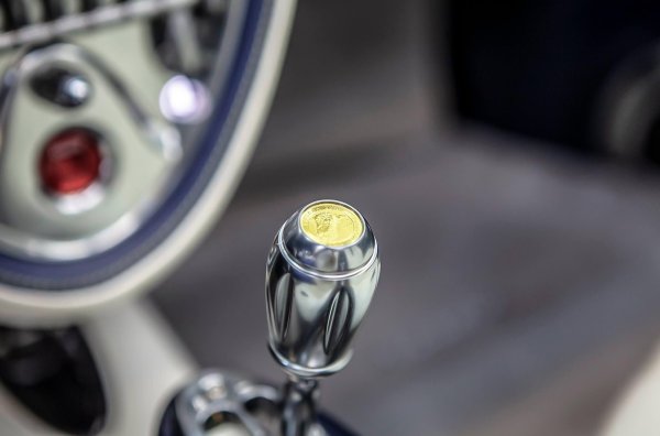 При роудстъра двигателят развива 764 к.с. и 1000 Нм, като ускорението от 0 до 100 км/ч отнема 2,9 секунди.