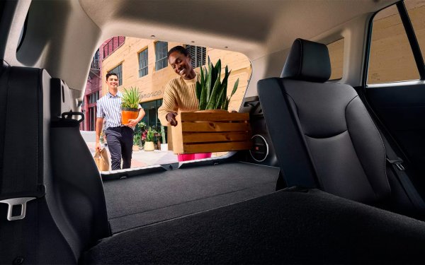 Разбира се, Toyota е построила най-различни автомобили през дългата си история. Гамата на марката дори включваше легендарни спортни автомобили като 2000 GT, а сред по-новите примери е безкомпромисното купе GT86, което е създадено в партньорство със Subaru. Освен това славната спортна традиция на Toyota винаги е била изразявана със Supra, която наскоро беше възродена от японската марка. Въпреки това, през годините повечето Toyota винаги са били създавани с безопасност и комфорта