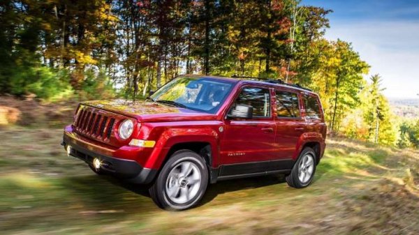 Jeep Patriot се появи през 2007 г. заедно с по-компактния си "брат" Compass, който по-късно получи обновен дизайн и все още е се произвежда. "Патриотът"  обаче беше спрян още през 2017 г., като явно от него са останали бройки при дилърите на марката в Америка. Само така могат да бъдат обяснени 10-те продажби през тази година.
