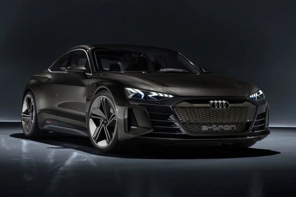 Ето една кола, която никой друг в света, колкото и да е богат, не може да си купи. Audi предостави този уникален прототип на рекламното си лице, а експерти по аукционите твърдят, че цената му би ударила 5-6 милиона долара, ако бъде продаден. GT Concept ускорява до 100 км/ч за 3.5 секунди, а зарядът на батерията му може да се допълни до 80% само за 20 минути. 
