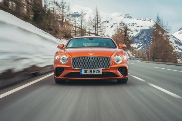 Още една кола, която Дауни е получил като част от хонорара си, в този случай - за "Iron Man III". Неговото GT е матово зелено, с 4-литров V8 с туин турбо и 308 км/ч максимална скорост. 
