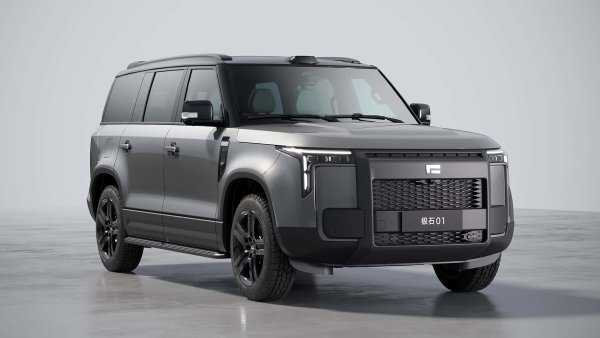 Това е първият модел на марката Polestones, който е част от една най-новите китайски автомобилни компании Rox Motor, известна със своята прахосмукачка Roborock. Polestones 01 е масивен plug-in хибрид, проектиран от Pininfarina. Дължината му е 5290 мм, като се предлага с 6 или 7 места, а теглото му е 2580 кг. 